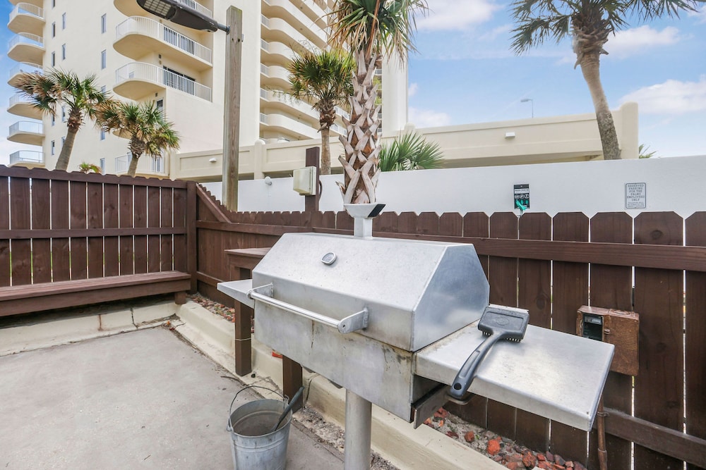 Palms 915- Premier Beachfront Condo