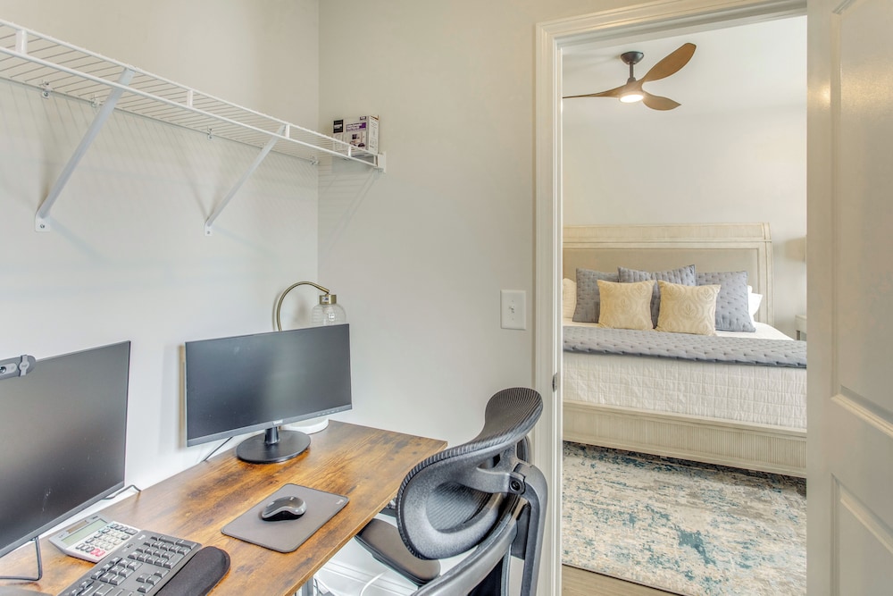 Pool + Shuttle to Ocean! North Myrtle Beach Escape