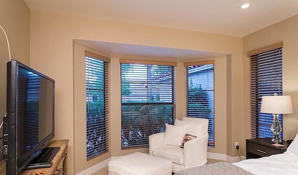 Truly Charming at McCormick Ranch By Signature Vacation Rent