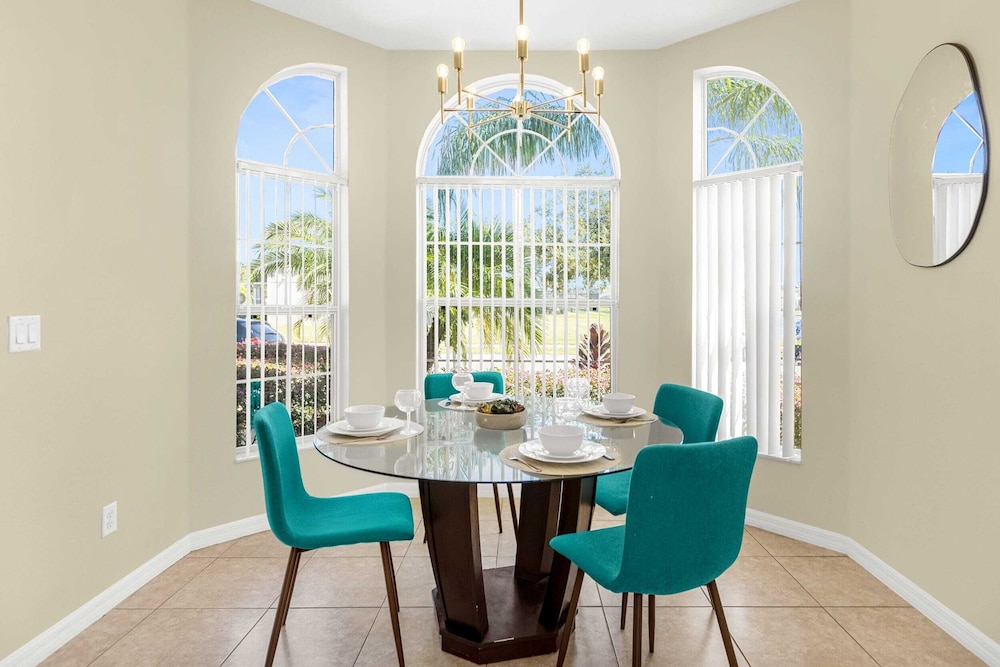 Upstay: Crystal Cove Resort Villa w/ Pool & Games