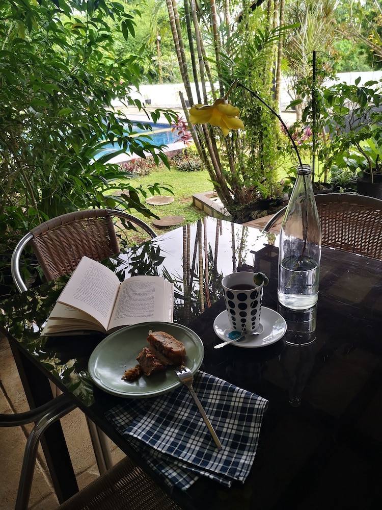 La Pernela Beachfront Resort