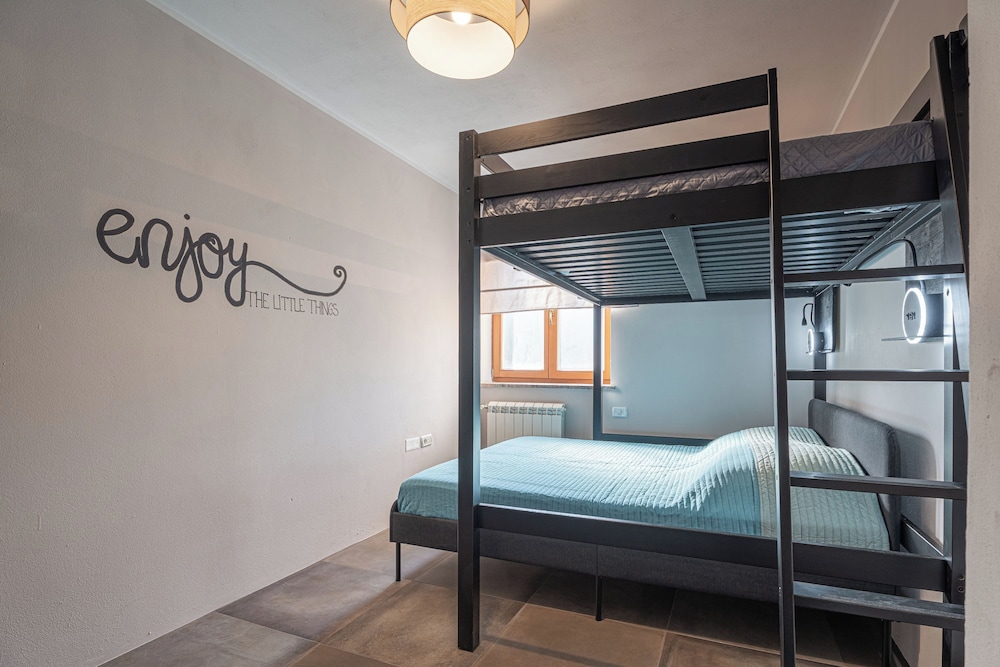 Seaview Apartment Double D
