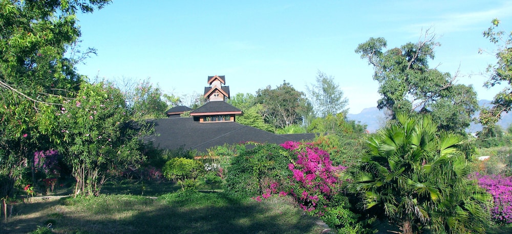 Inle Lake View Resort & Spa