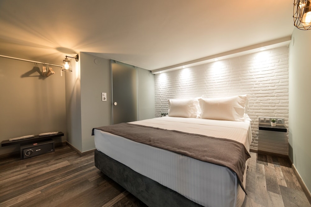 Oinoelia Luxury Suites & Residence view 3