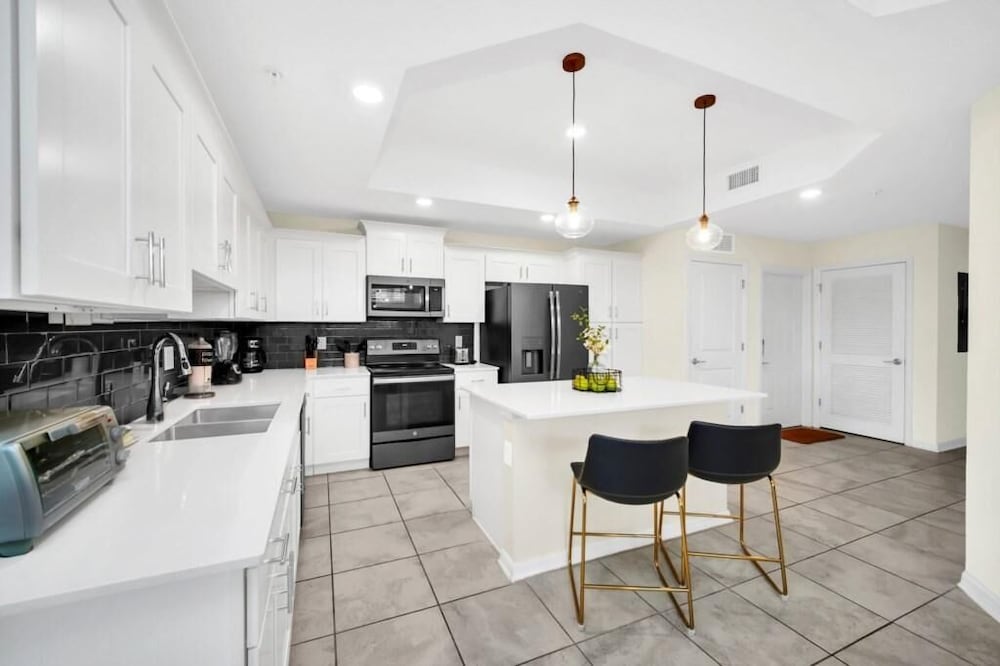 3131 PD - Luxury 3-bed Condo in Storey Lake Resort