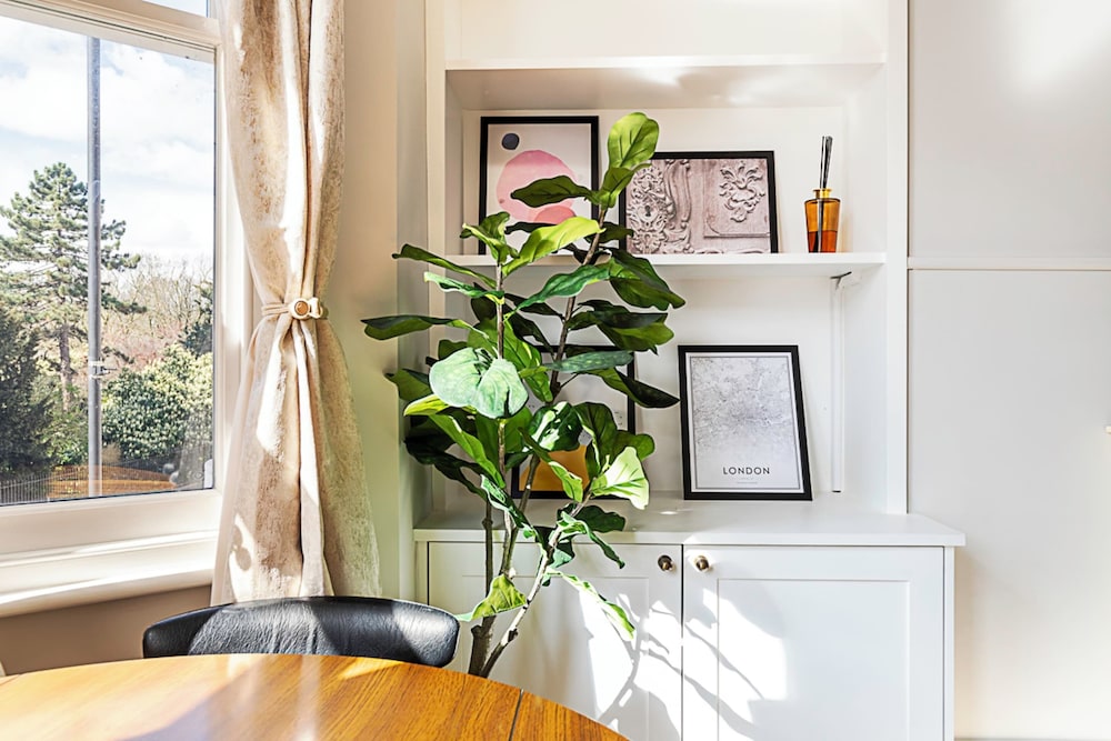 Lovely Bishops Park Flat