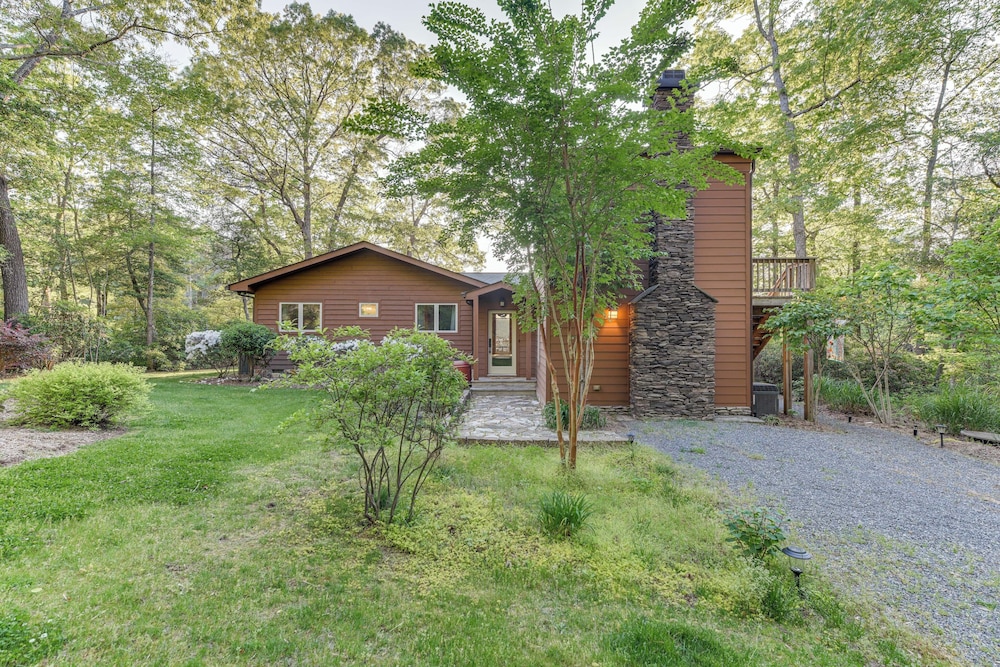 Waterfront Lancaster Cabin ~ 10 Mi to Kilmarnock! view 2