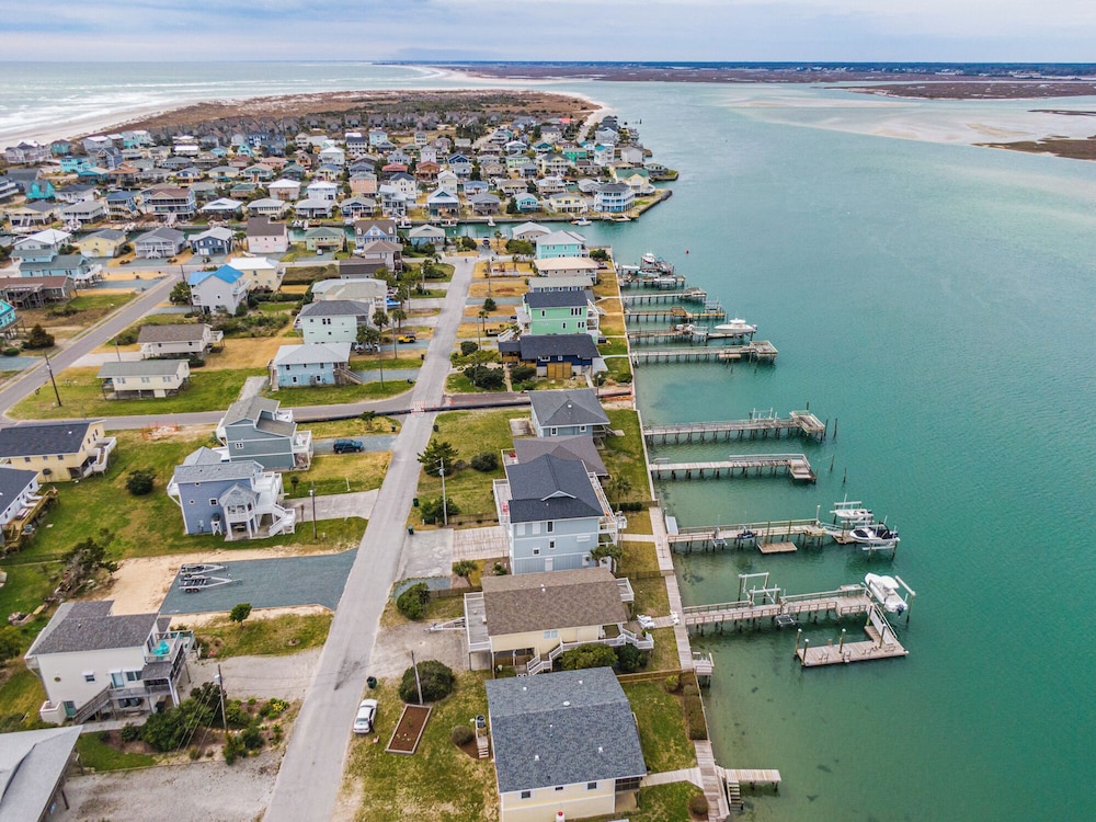 Lindy-B by Topsail Realty