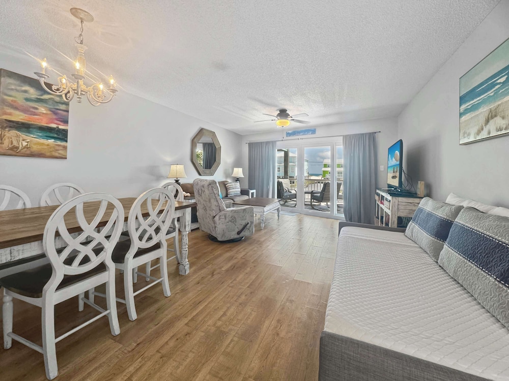 Duplex Beach Home for 6 With Balcony & Resort-style Amenities