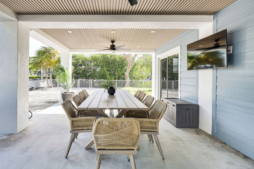 Close to Beach: Canal-front Home in Islamorada