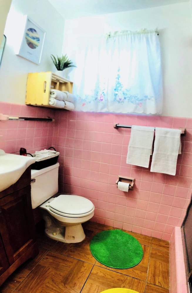 1BR Pet-friendly Condo w/ Parking & Backyard BBQ