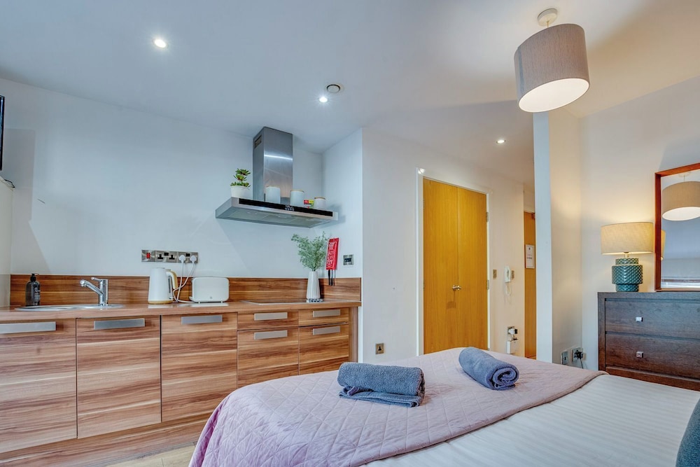 Sheffield 3rd fl City Studio Apartment