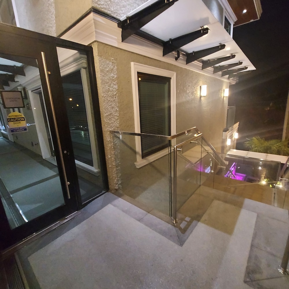 Sunset Mews Luxurious 3 Bed Townhouse