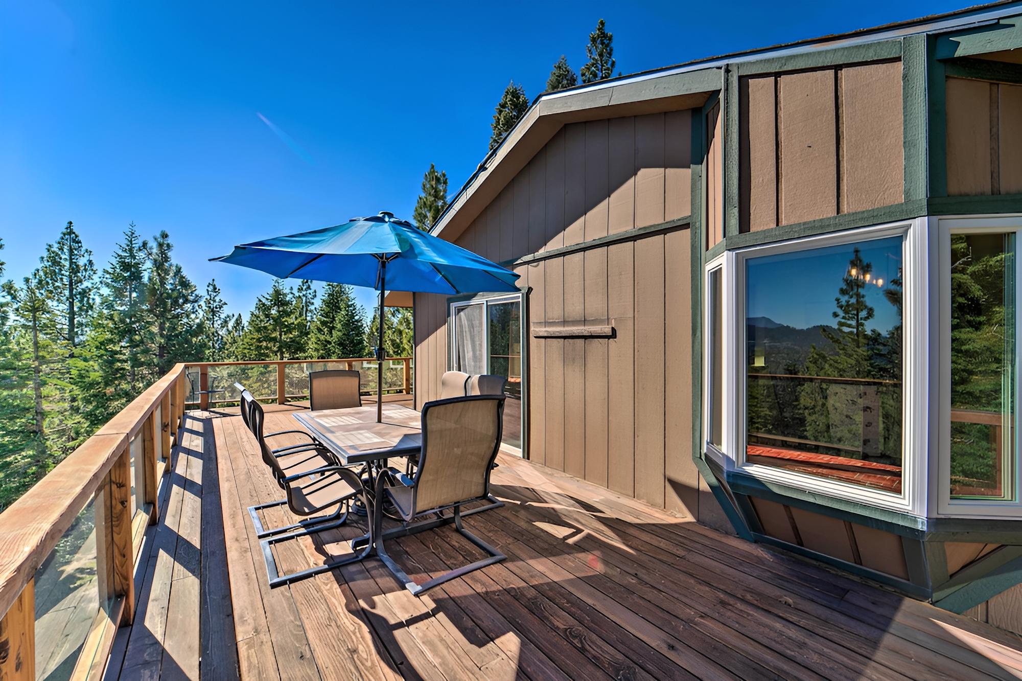 Stateline Escape - 6 Mi to Heavenly & Lake Tahoe! view 2