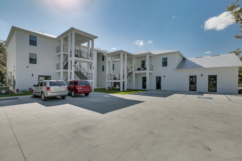 Walkable Downtown Labelle Apt w/ Private Balcony!