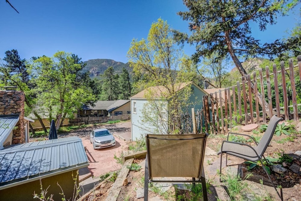 2brcheyenne Cañon Minutes to Hiking and Zoo view 2