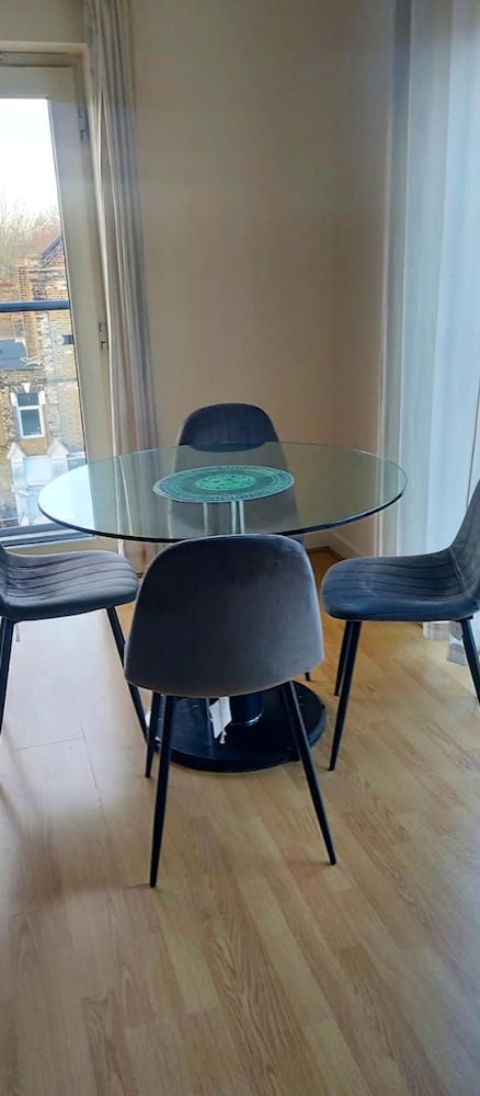 Bushwood, Ldn 2bed Apt-balcony-parking