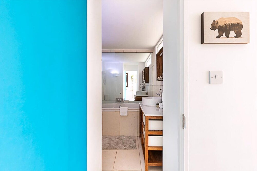 Bright Flat For 2 in Dartmouth Park