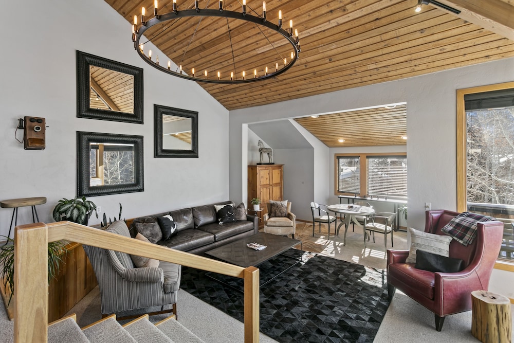 2060 Solamere Drive - Four Bedroom Home 4 Condo