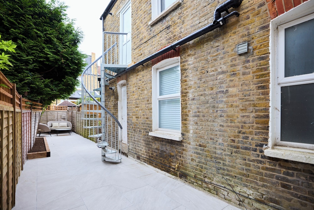 The Earlsfield Flat