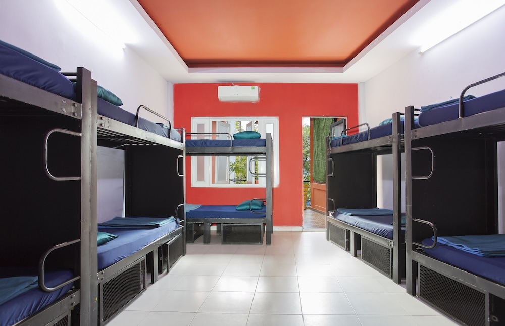 Hangout Hostel HCM