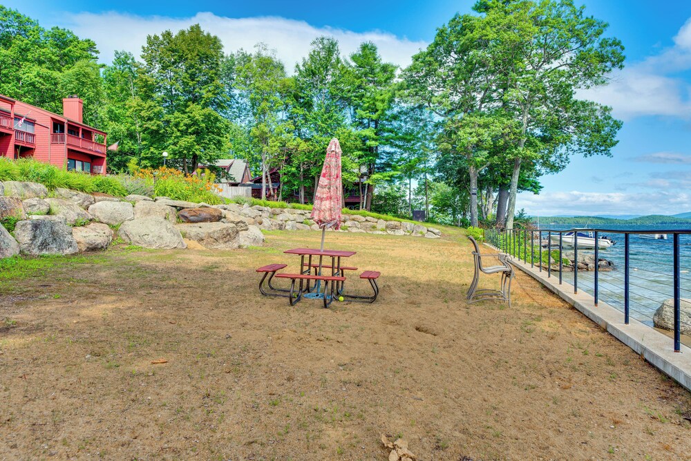 Waterfront Community: Lake Winnipesaukee Retreat!