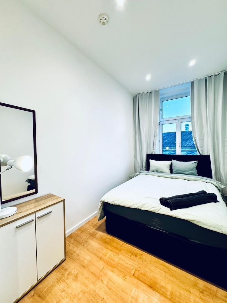 Lovely 4BR Apt Near Kaufpark Alterlaa