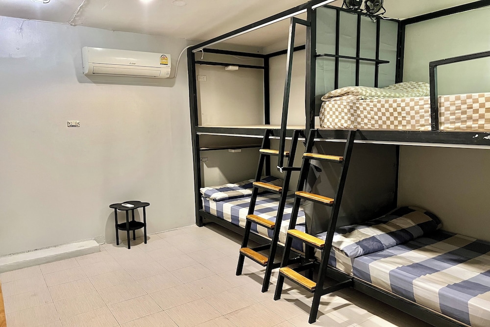 Orchid Hostel Near Bumrungrad Hospital and Nana Market