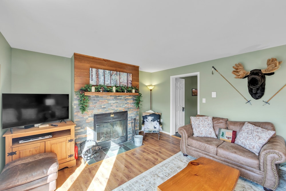 Lies 18n - Cozy & Scenic Mountain Retreat 3 Bedroom Townhouse by The Summit at Gore Mountain