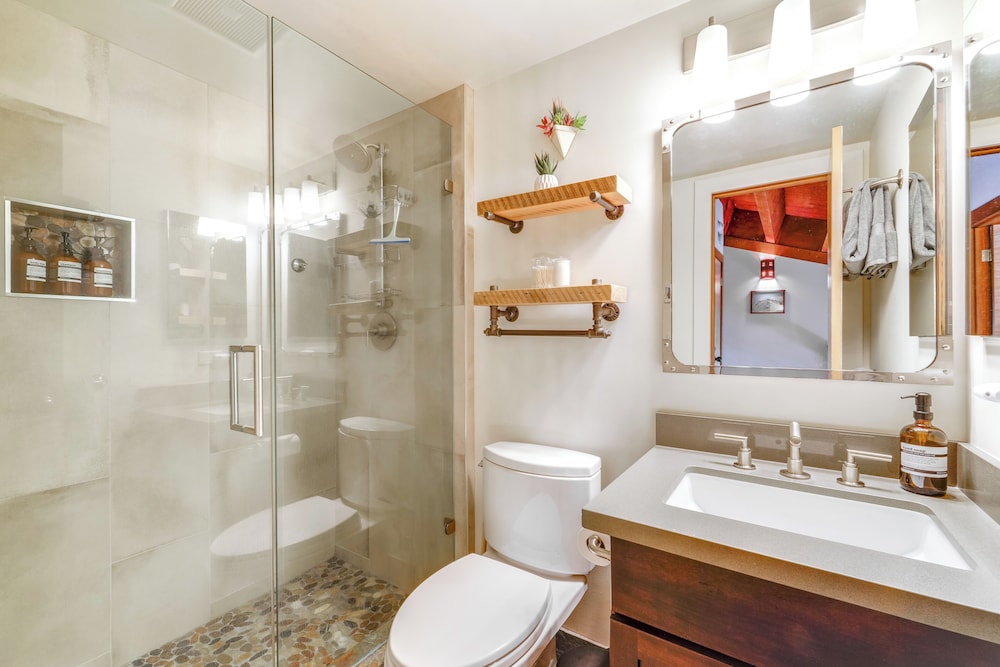 8 Mi to Lake Tahoe: Spacious Northstar Condo!