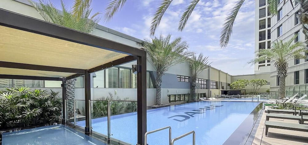 LUX The Voleo Canal View Suite