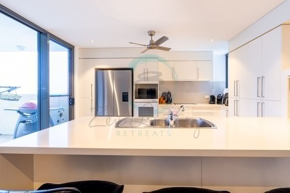 Zen Arkaba 3BR Luxury Waterfront Apt Pool BBQ - Image 5