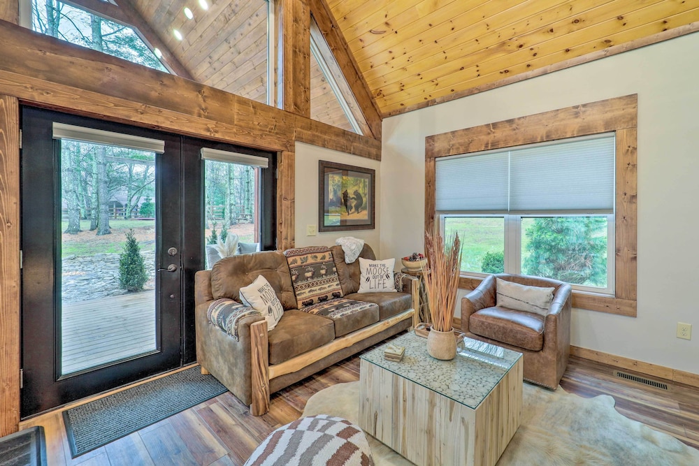 Fire Pit & Grill: Modern Beech Mountain Cabin! view 2