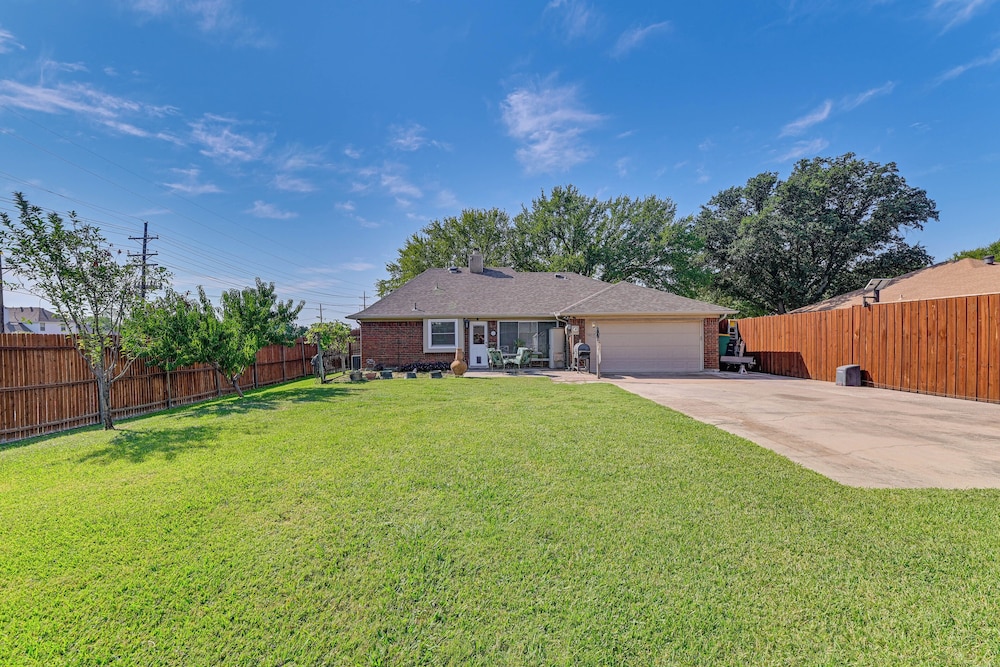 Pet-friendly Family Home 3 Mi to Lake Lewisville