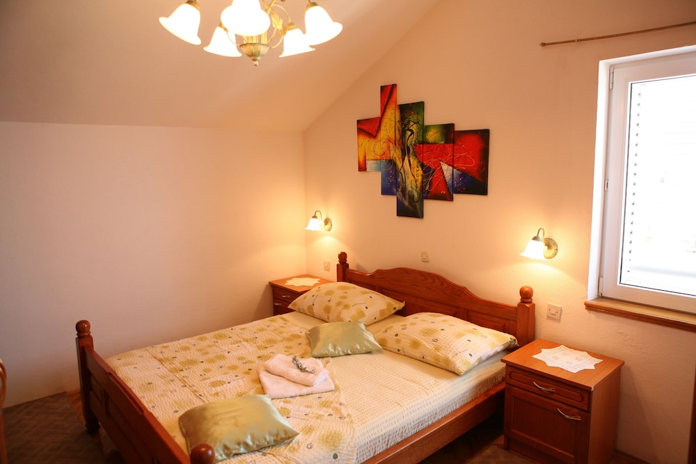 Sea front stone house photo 5