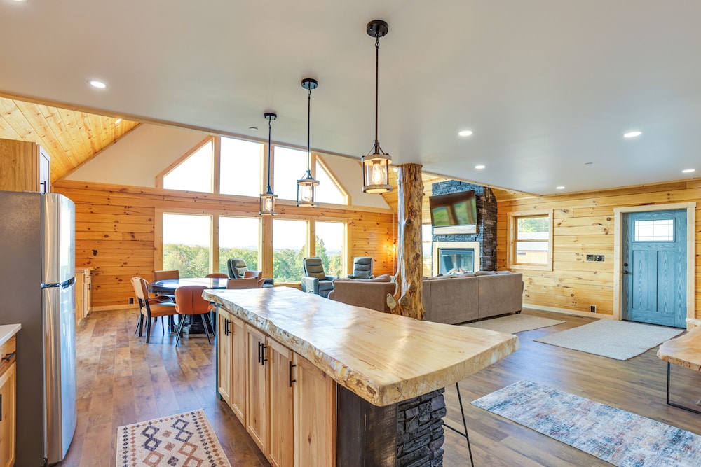 Mtn Cabin w/ Hot Tub + Game Room in Mchenry