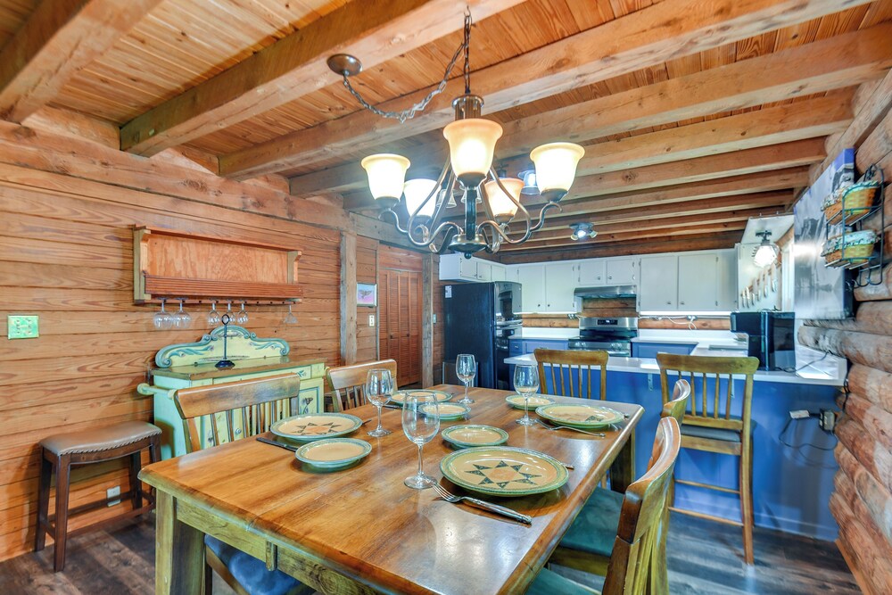 Waterfront Cabin on Lake Sinclair w/ Private Dock!