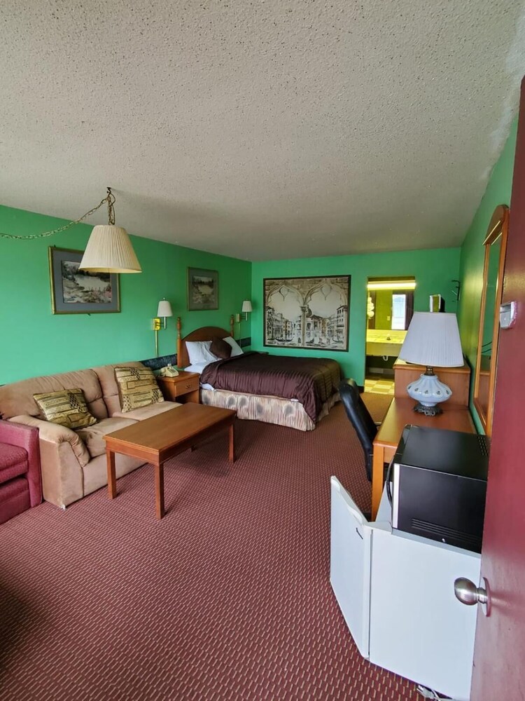 Gray Plaza Motel