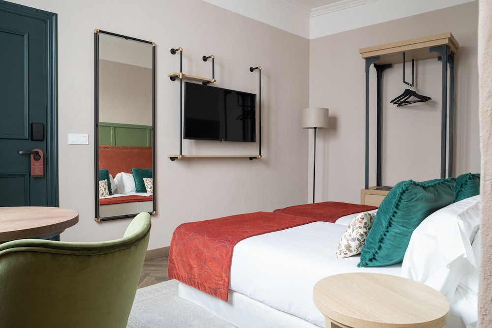 Honest Sevilla Hotel 14
