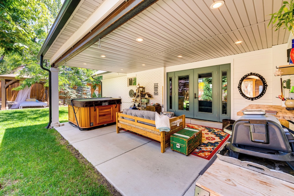 11 Mi to Snowbird Resort: Mtn-view Apt w/ Hot Tub