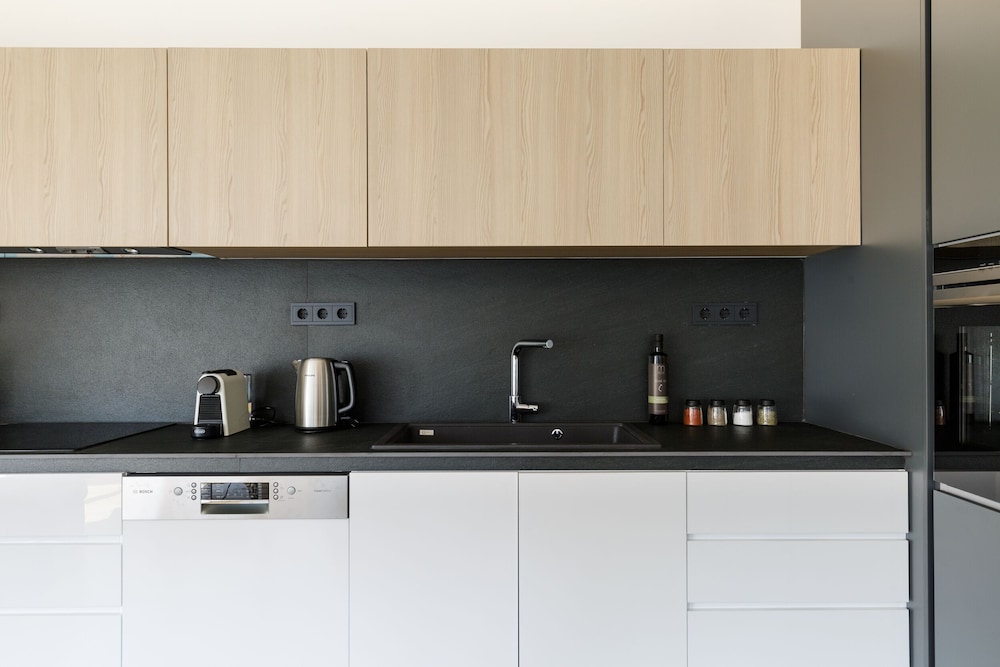 UPSTREET Spacious 2BD Apt Acropolis Museum