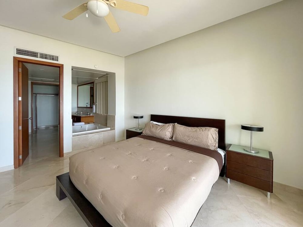 Oceanfront Condo With Astonishing View