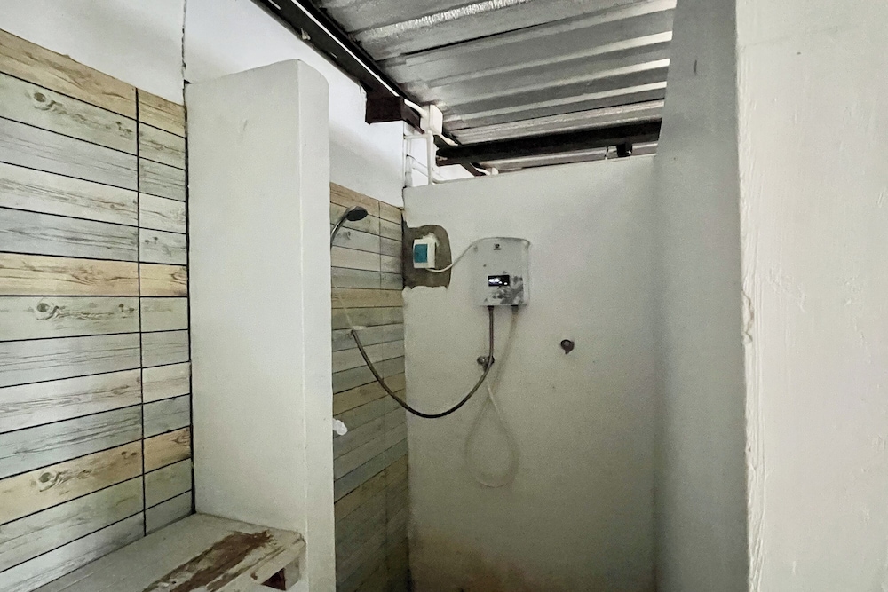 Orchid Hostel Near Bumrungrad Hospital and Nana Market