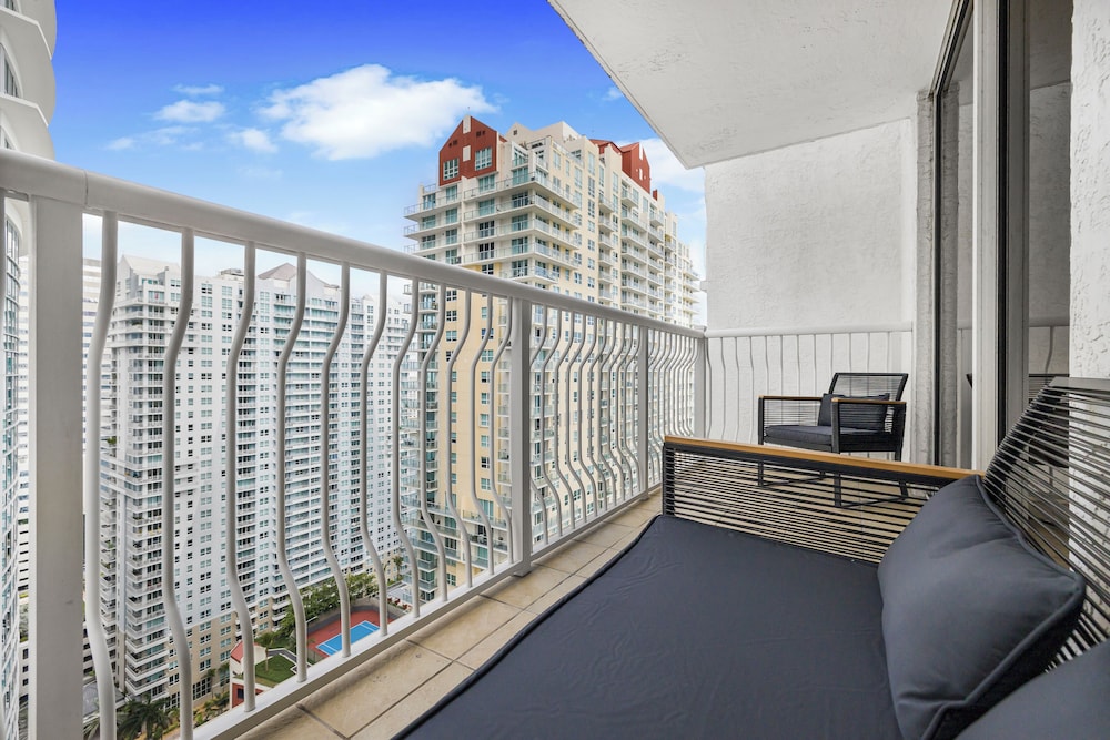 Sky High 31st Floor Condo W Parking