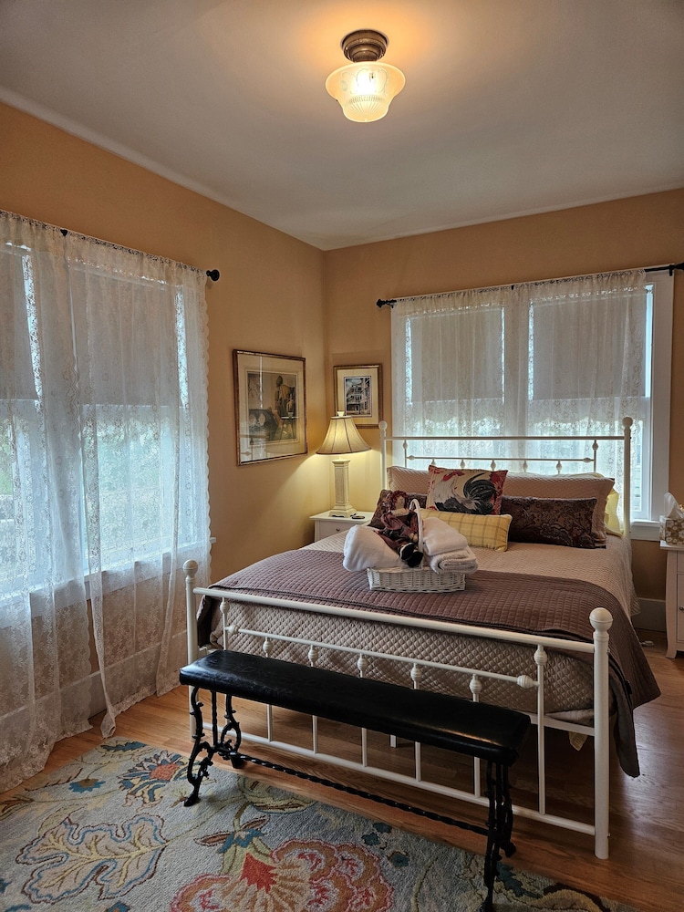 Maon House Bed and Breakfast