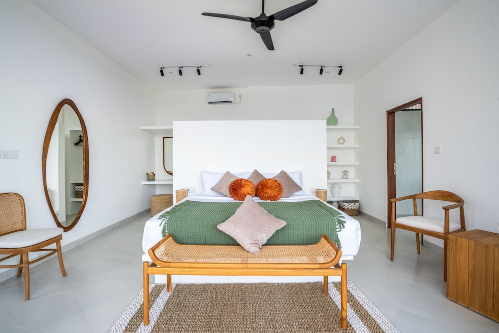 Villa Ozkar - Elegant 3 Bedroom Villa with Pool & Sunset Terrace view 2