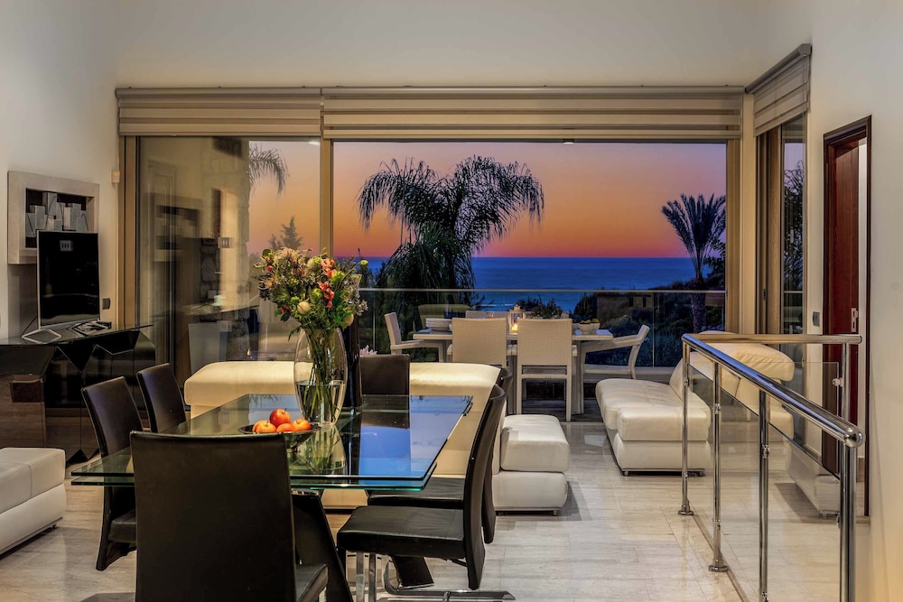 Harmonia Beach Villa