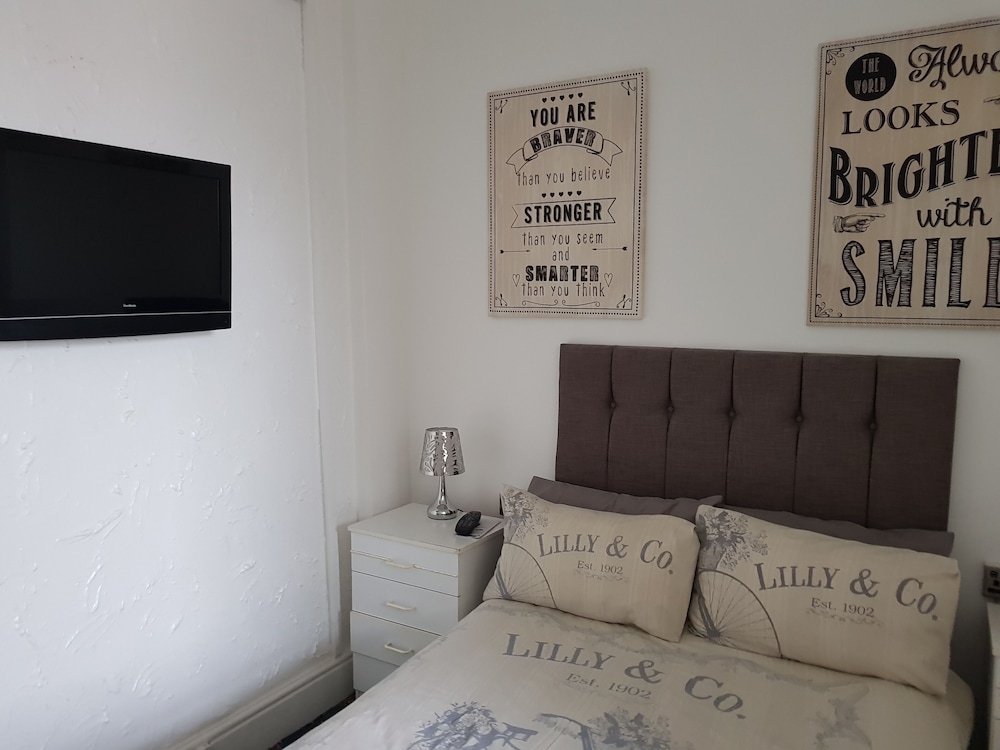 6 Person - 1 - Bed Apartment in Blackpool view 2