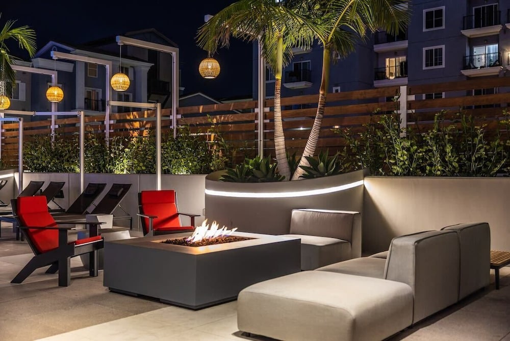@ Marbella Lane - Sleek Corner Ocean View