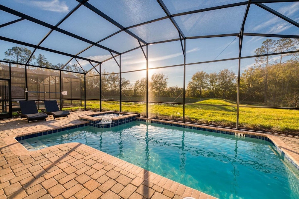 Beautiful Home With Game Room - Image 5